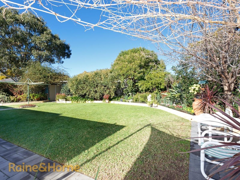 5 Gidgee Place, GLENFIELD PARK, 2650, New South Wales Raine & Horne