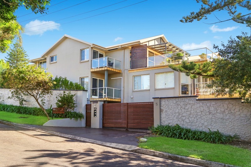 2/5 Dover Road, WAMBERAL, 2260, New South Wales Raine & Horne