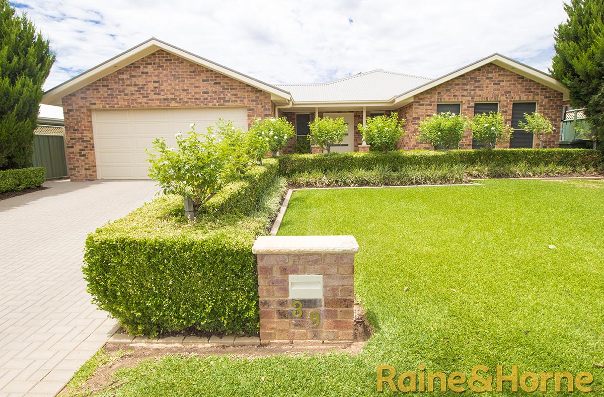 39 Cypress Point Drive, DUBBO, 2830, New South Wales Raine & Horne Dubbo
