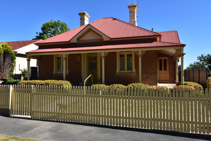 194 March Street, ORANGE, 2800, New South Wales Raine & Horne Orange