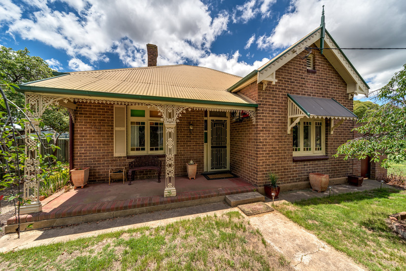 203 Braidwood Road, GOULBURN, 2580, New South Wales Raine & Horne