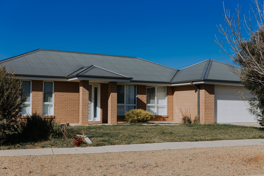 4/75 Barrima Dr, GLENFIELD PARK, 2650, New South Wales Raine & Horne Wagga Wagga