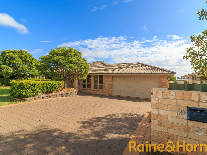 19 Cypress Point Drive, Dubbo, 2830, New South Wales Raine & Horne