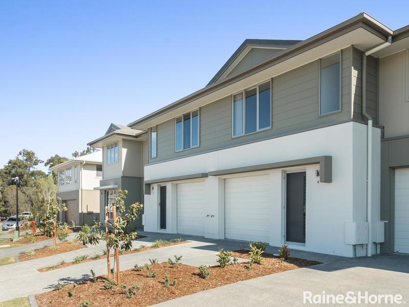 LUXURY 3 BEDROOM TOWNHOUSE......IN SPRINGFIELD'S MOST SOUGHT AFTER