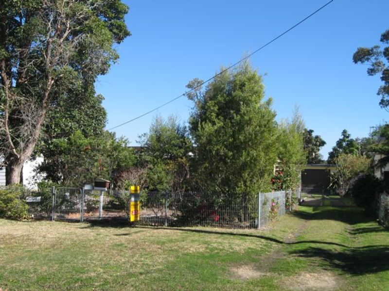 BURRILL LAKE Real Estate Agents Raine & Horne