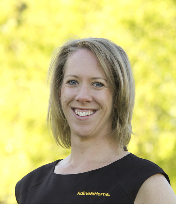 Lyn Baker Financial Officer Raine & Horne Snowy Mountains